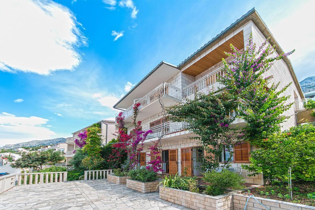 Apartments And Rooms By The Sea Brela, Makarska - 2752 외부 사진
