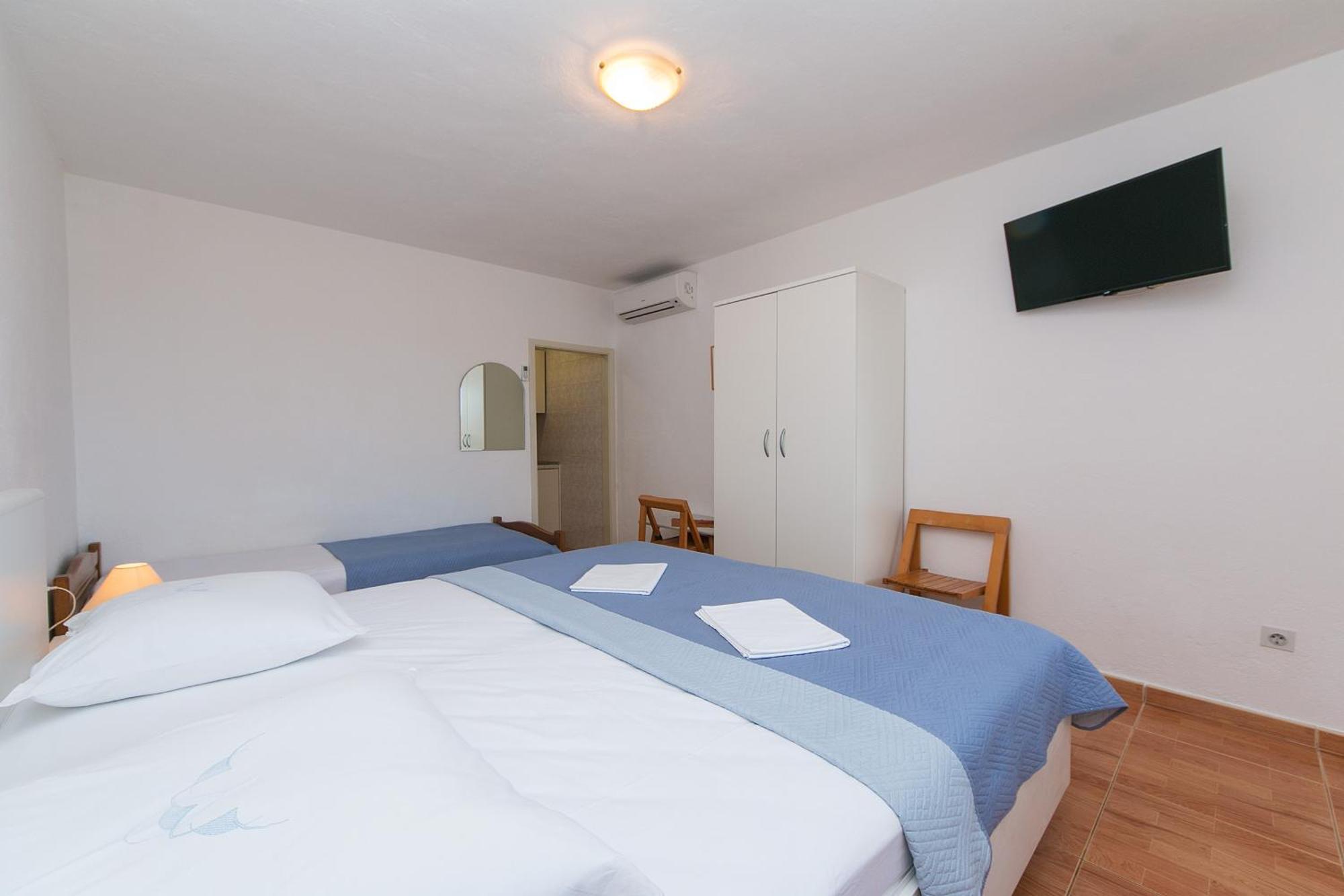 Apartments And Rooms By The Sea Brela, Makarska - 2752 객실 사진
