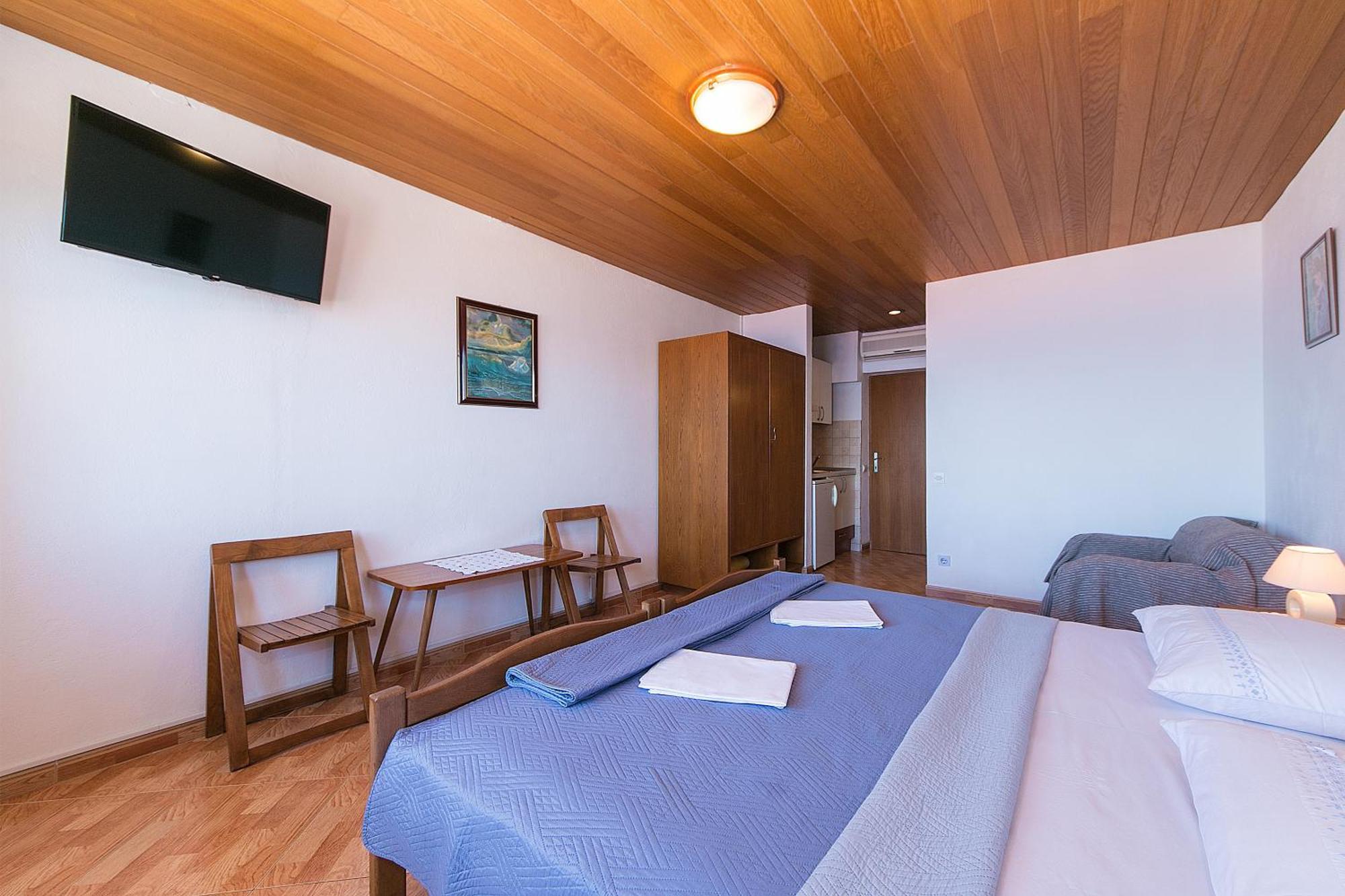 Apartments And Rooms By The Sea Brela, Makarska - 2752 객실 사진