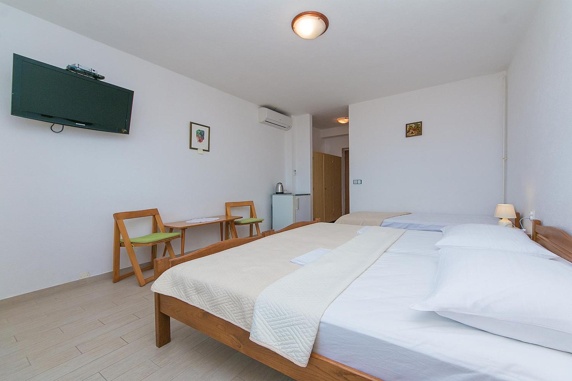 Apartments And Rooms By The Sea Brela, Makarska - 2752 객실 사진