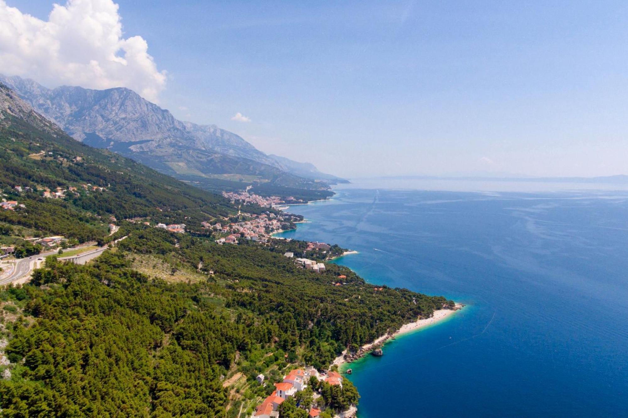 Apartments And Rooms By The Sea Brela, Makarska - 2752 외부 사진