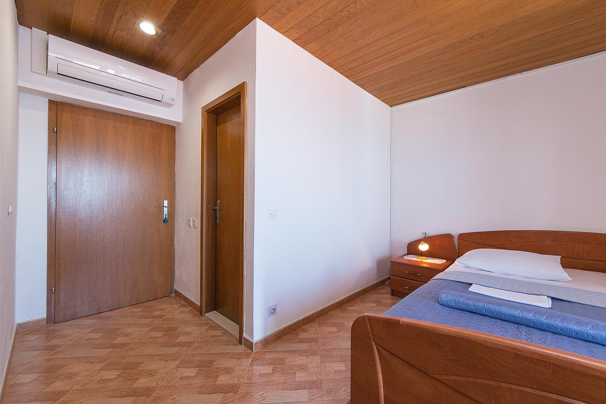 Apartments And Rooms By The Sea Brela, Makarska - 2752 객실 사진