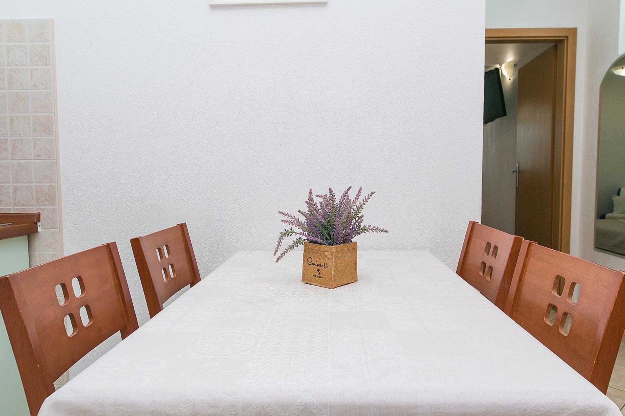 Apartments And Rooms By The Sea Brela, Makarska - 2752 객실 사진