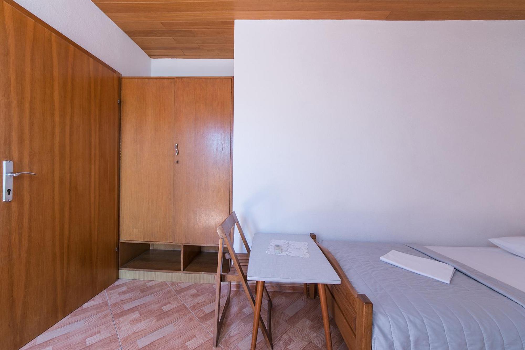 Apartments And Rooms By The Sea Brela, Makarska - 2752 객실 사진