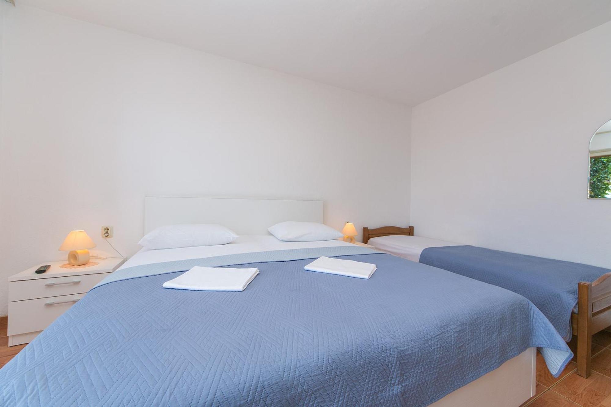 Apartments And Rooms By The Sea Brela, Makarska - 2752 외부 사진