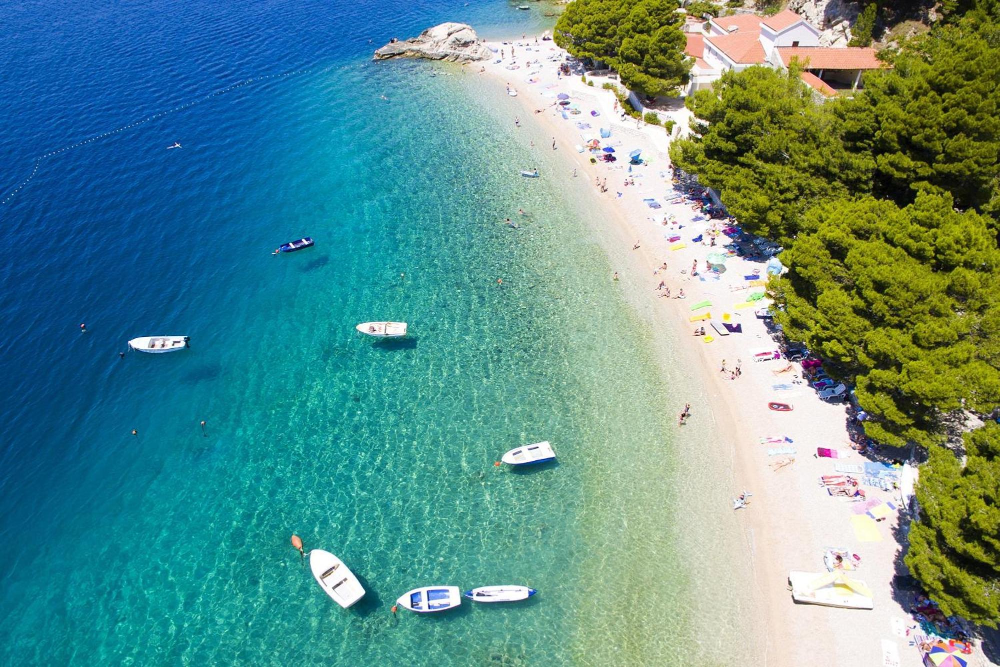 Apartments And Rooms By The Sea Brela, Makarska - 2752 외부 사진