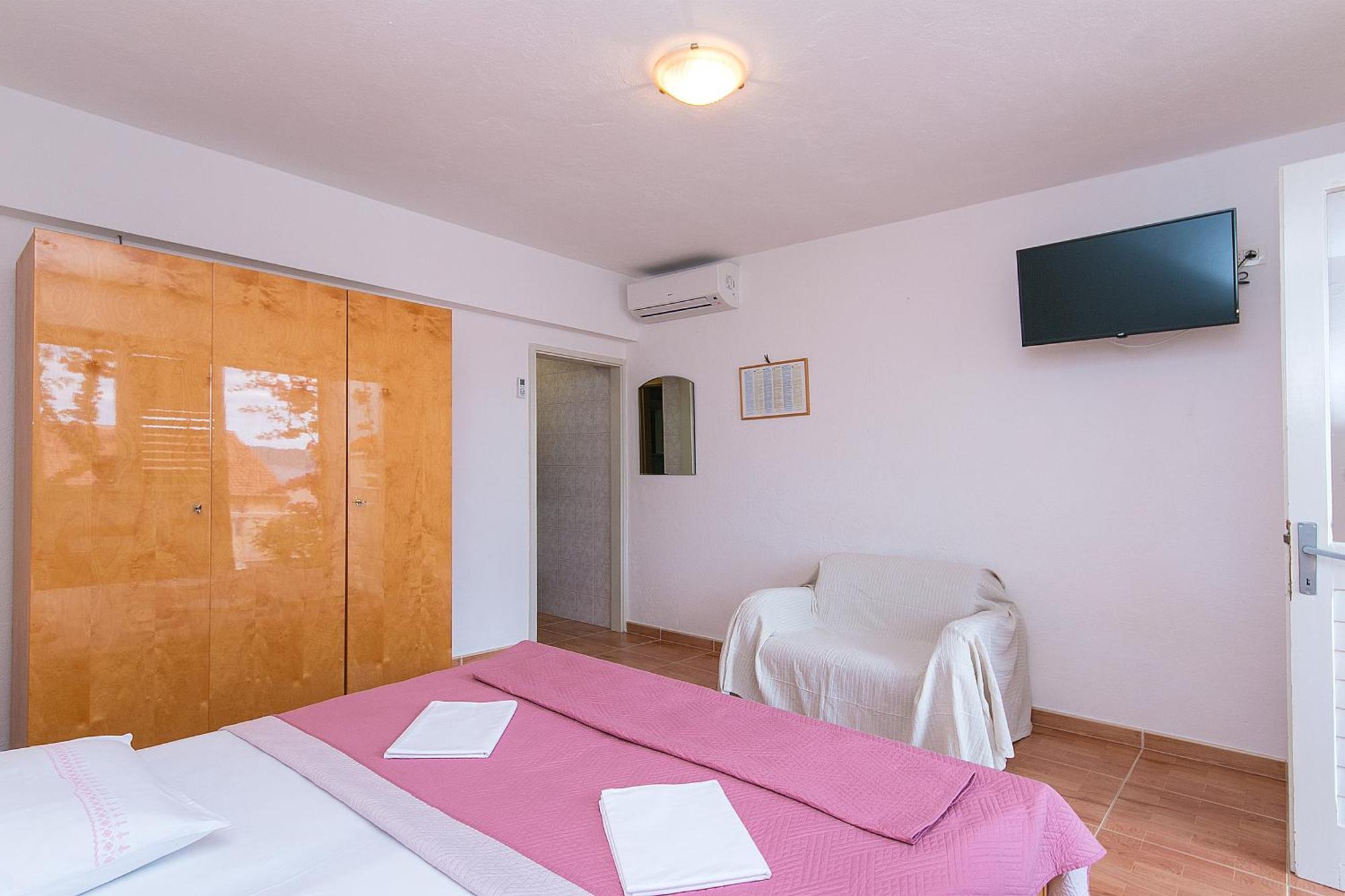 Apartments And Rooms By The Sea Brela, Makarska - 2752 객실 사진