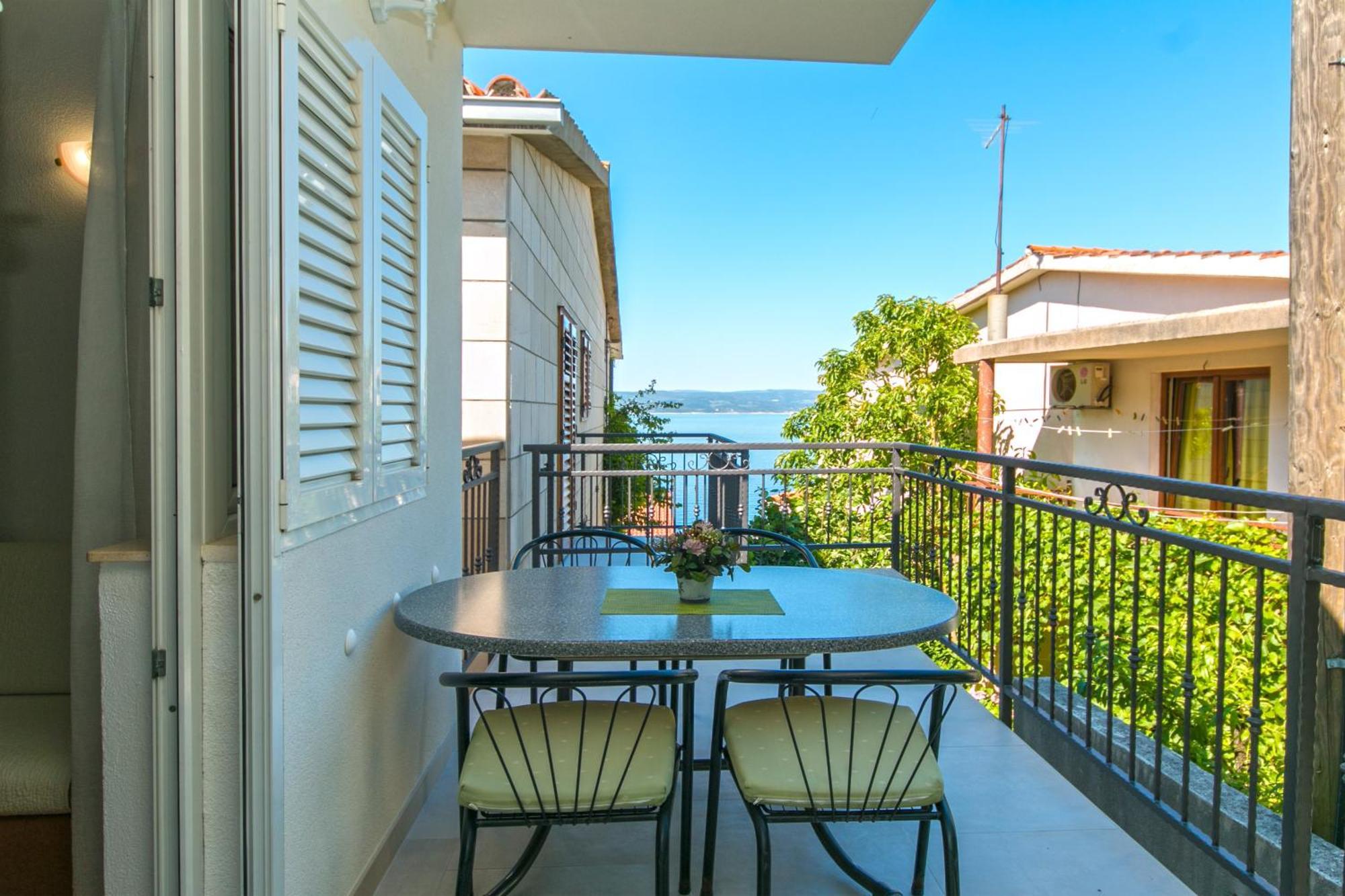 Apartments And Rooms By The Sea Brela, Makarska - 2752 외부 사진