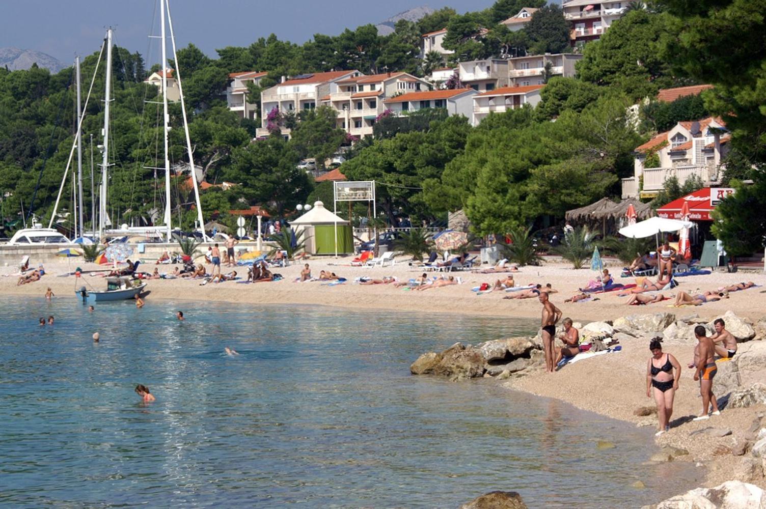 Apartments And Rooms By The Sea Brela, Makarska - 2752 외부 사진