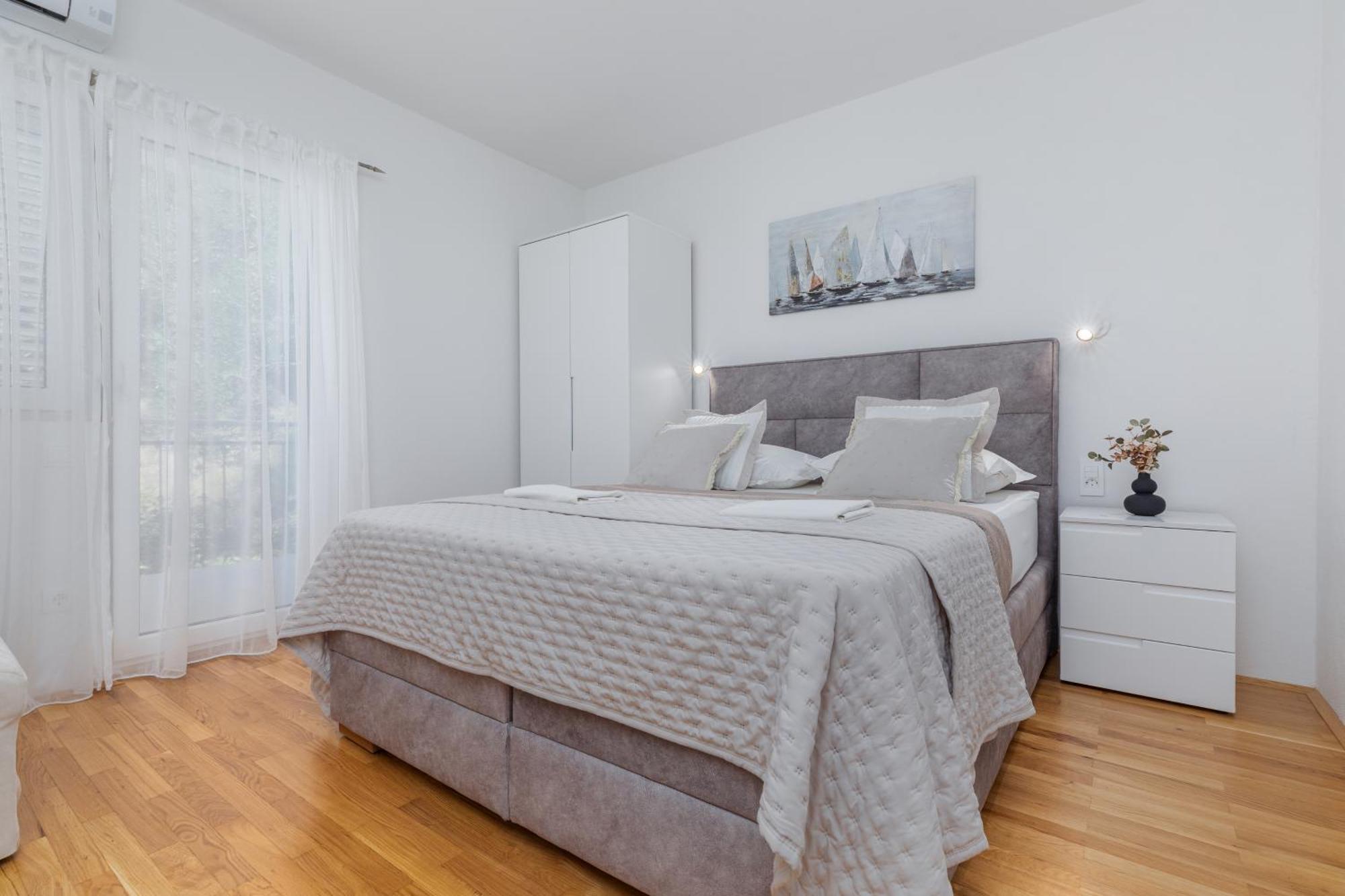 Apartments And Rooms By The Sea Brela, Makarska - 2752 외부 사진